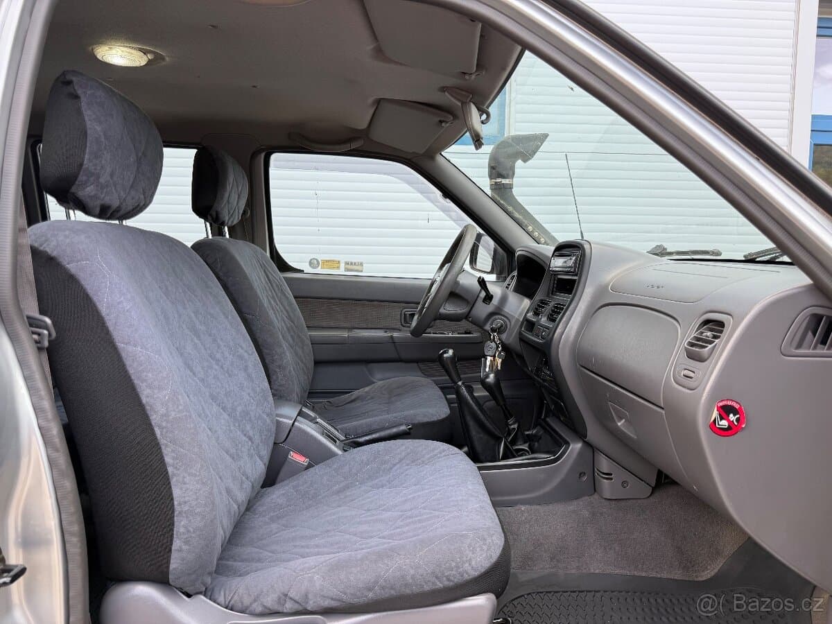 2005 Nissan NAVARA - 12