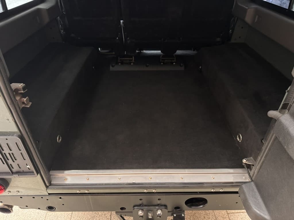 2010 Land Rover DEFENDER - 12