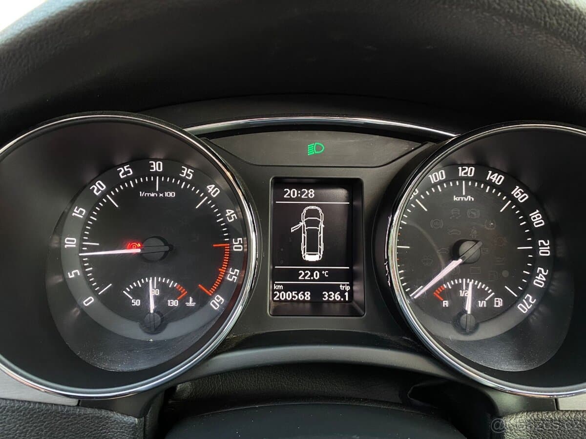 2014 Škoda SUPERB - 12