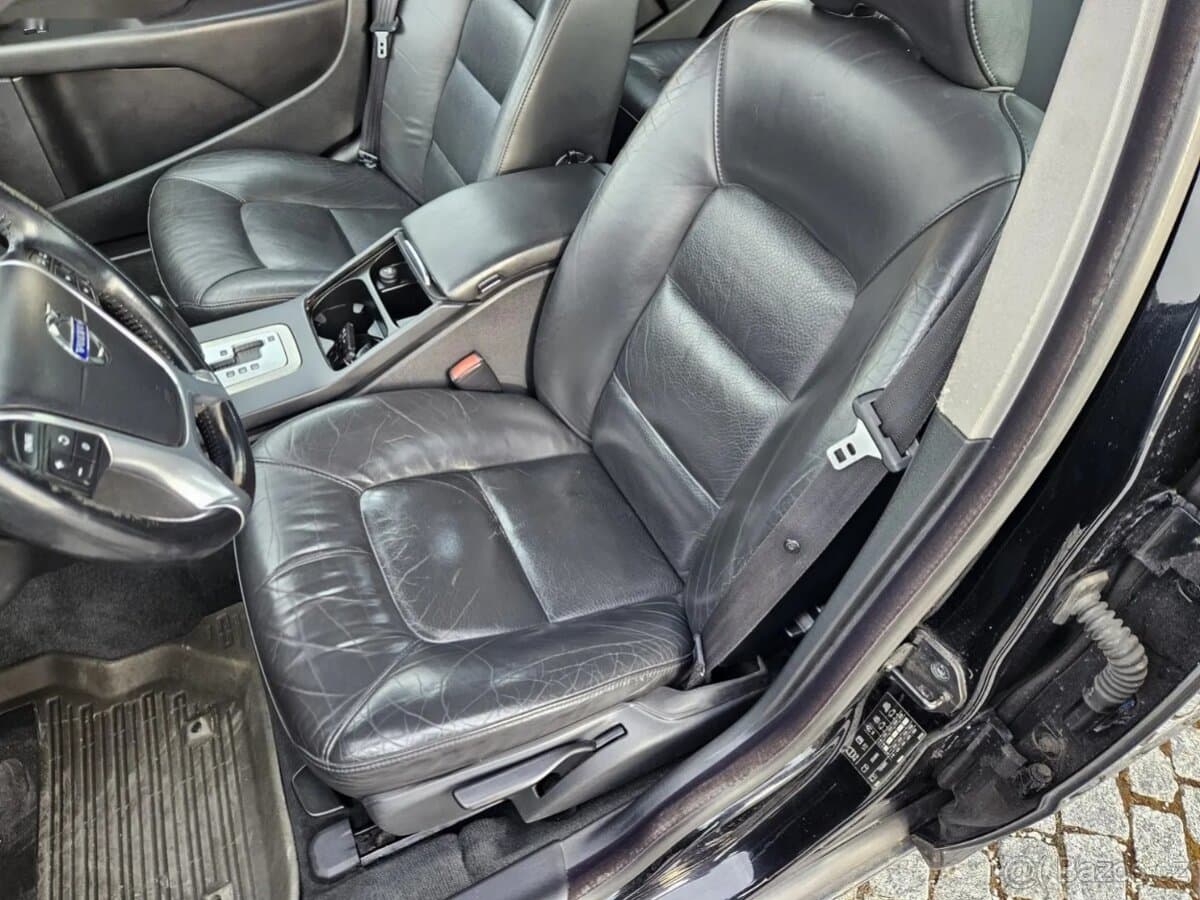 2010 Volvo V70 - 12