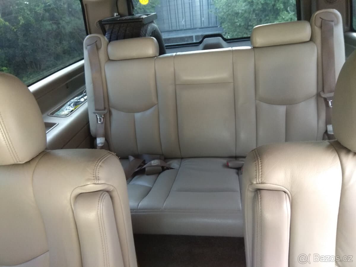 2003 Chevrolet SUBURBAN - 12