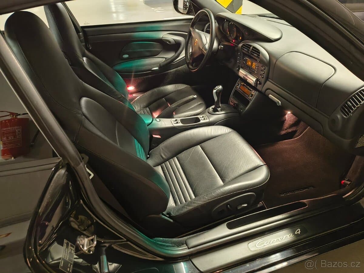 2004 Porsche 911 - 12