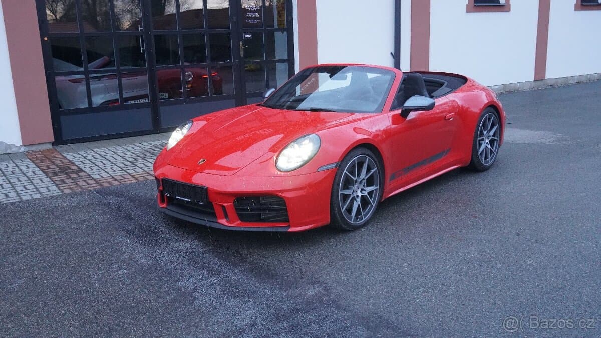 2025 Porsche 911 - 12
