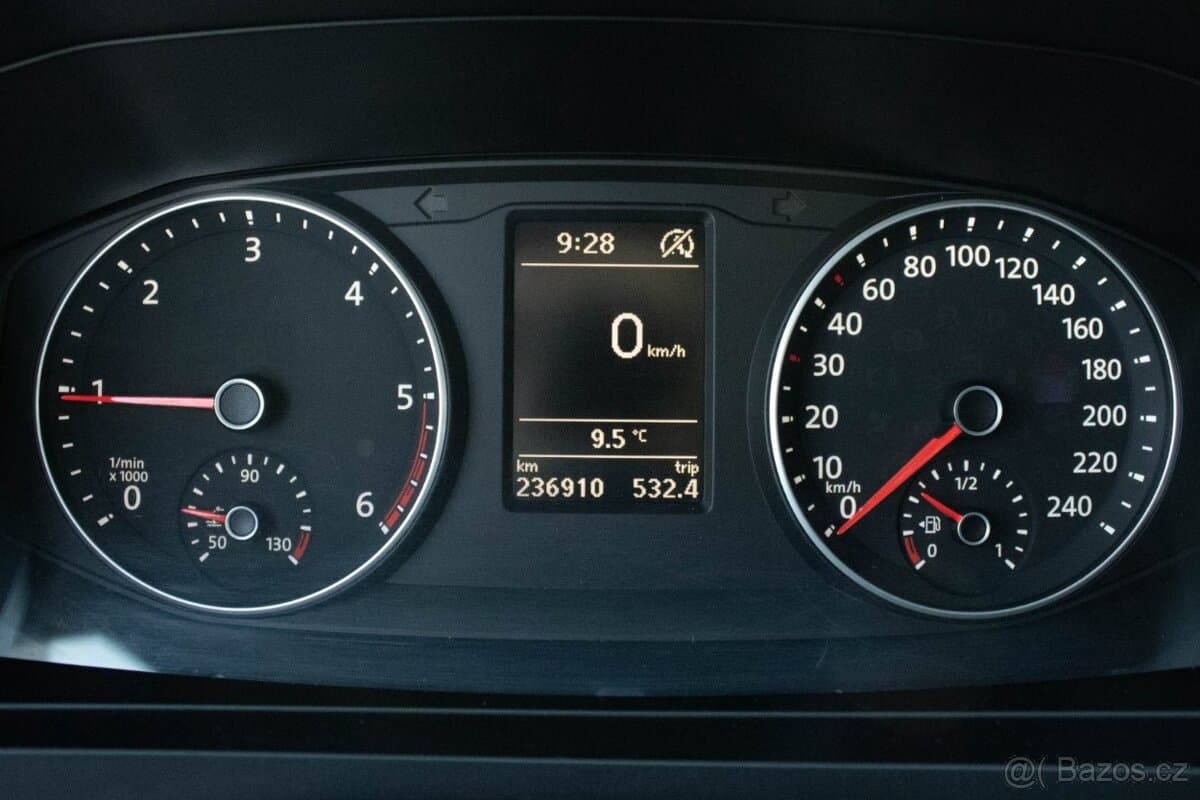 2017 Volkswagen CARAVELLE - 12