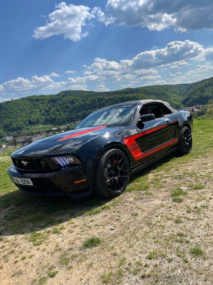 2012 Ford MUSTANG - 12