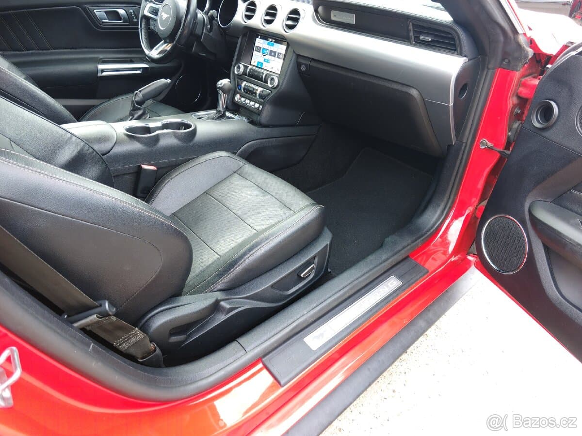 2019 Ford MUSTANG - 12