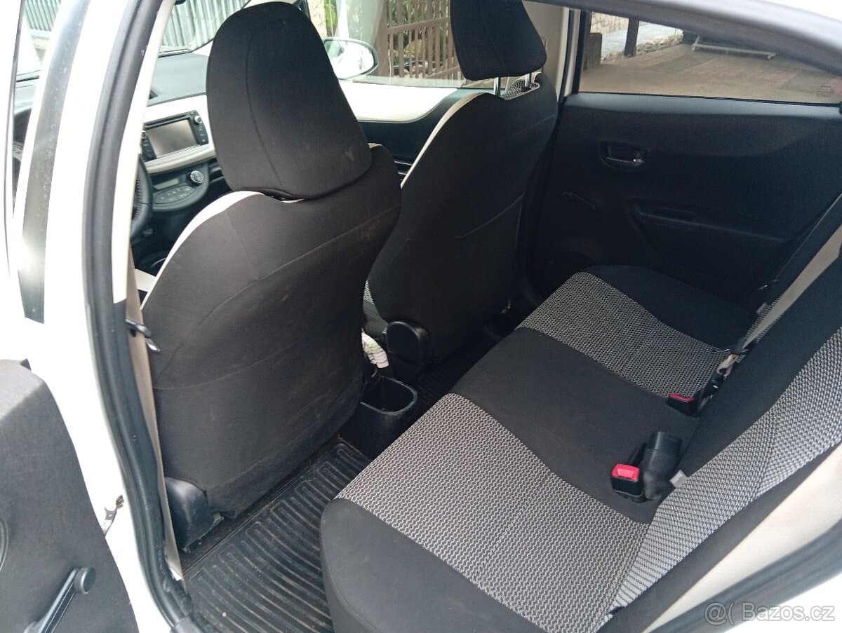 2013 Toyota YARIS - 12