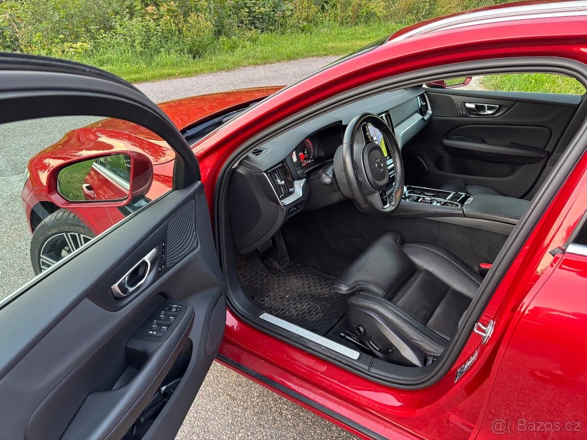 2020 Volvo V60 - 12