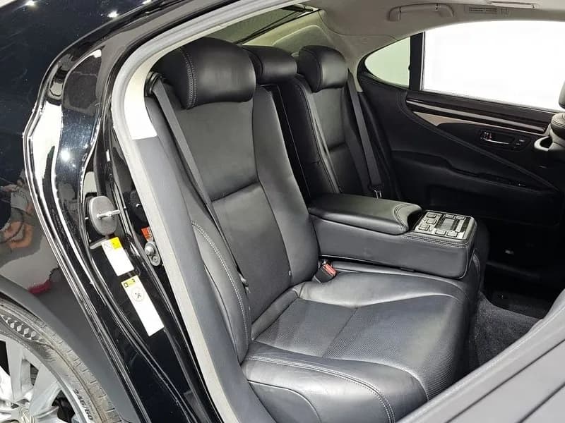 2015 Lexus LS - 12
