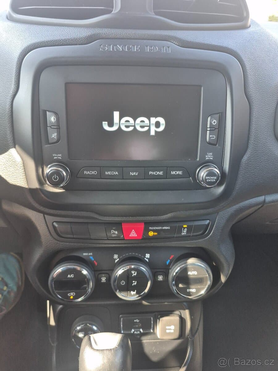 2015 Jeep RENEGADE - 12