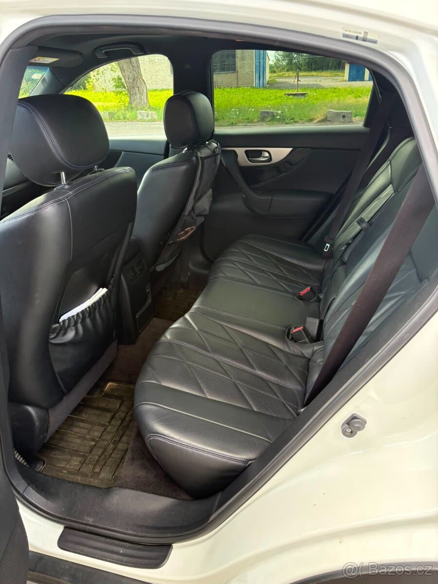 2015 Infiniti QX70 - 12