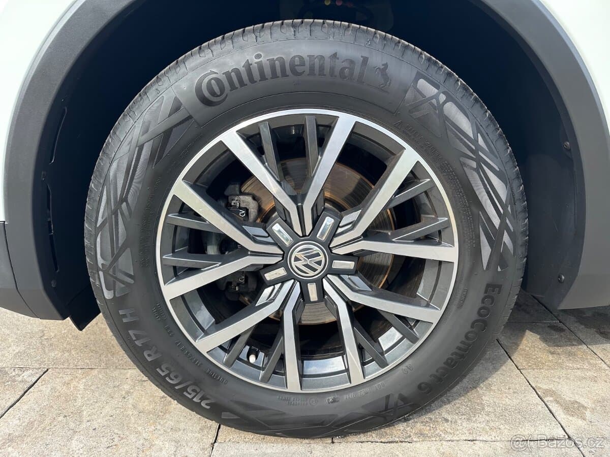 2017 Volkswagen TIGUAN - 12