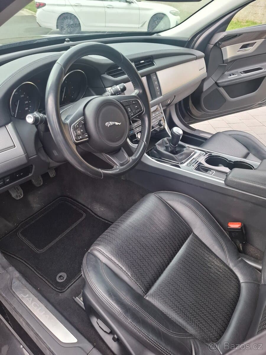 2016 Jaguar XF - 12