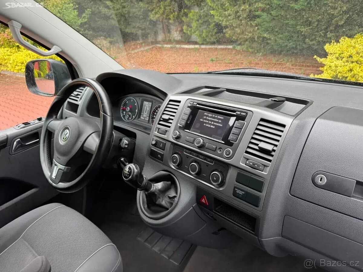 2011 Volkswagen MULTIVAN - 12