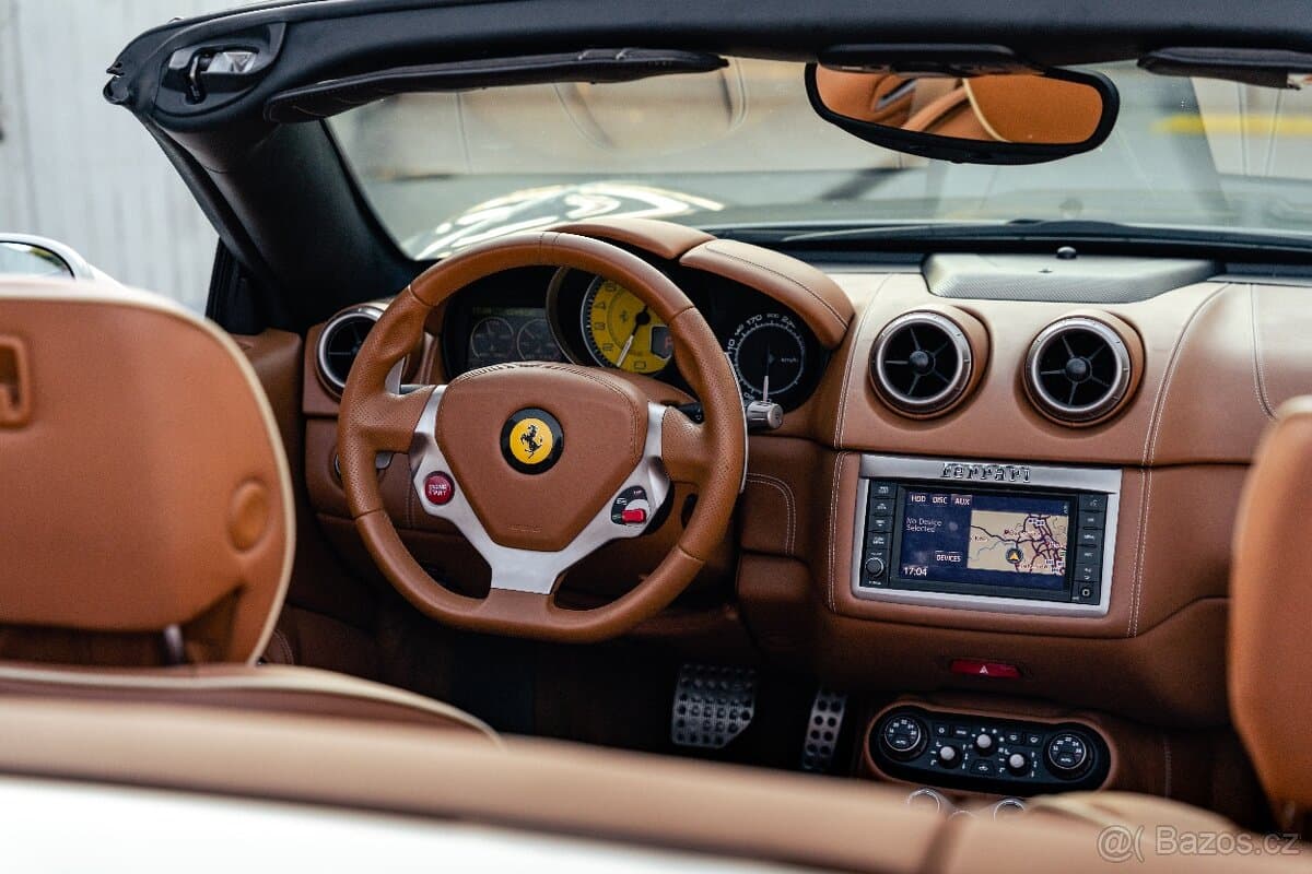2010 Ferrari CALIFORNIA - 12