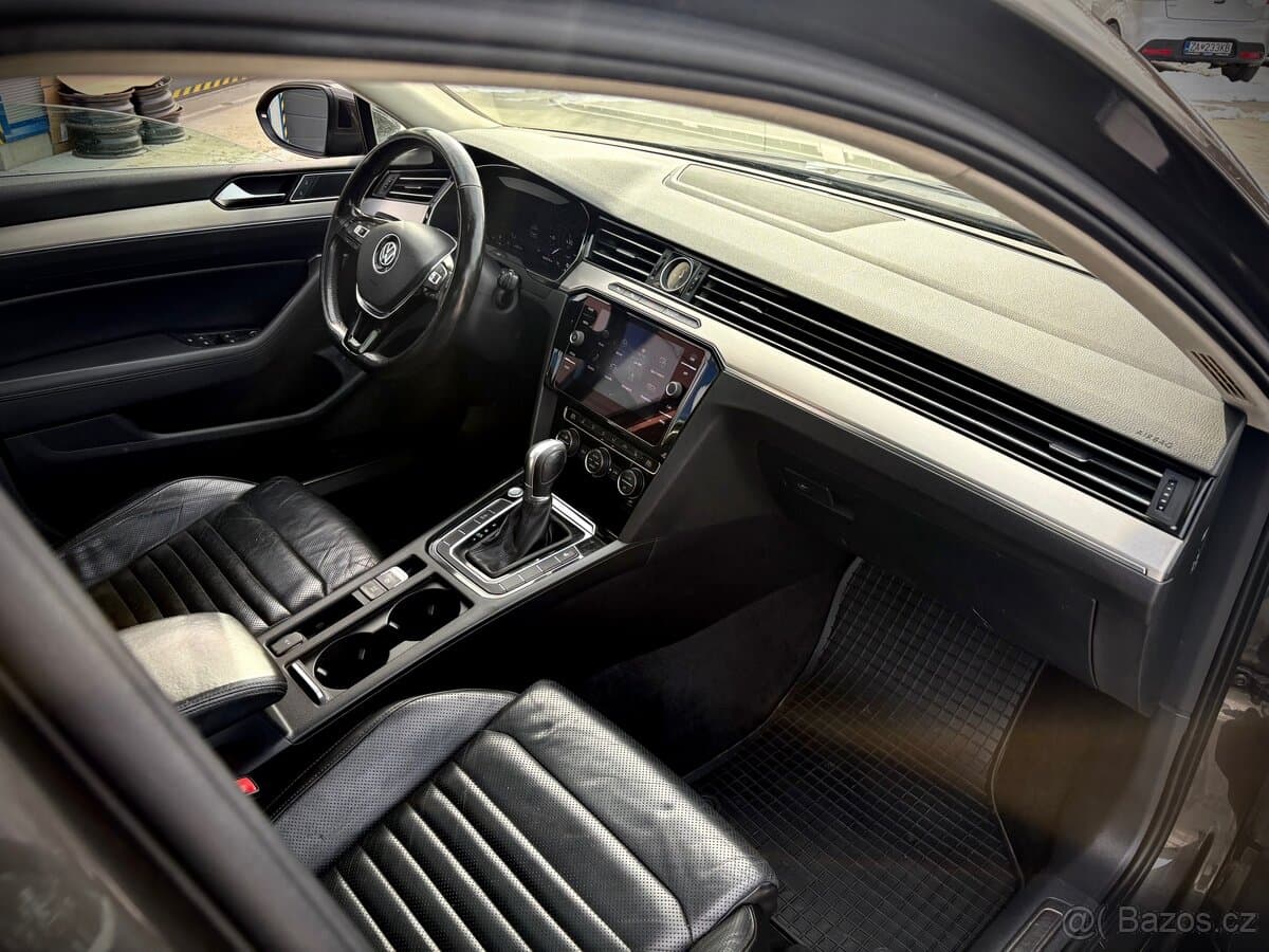 2017 Volkswagen PASSAT - 12