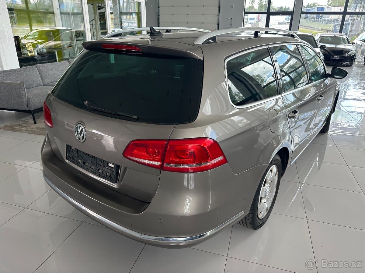 2011 Volkswagen PASSAT - 12