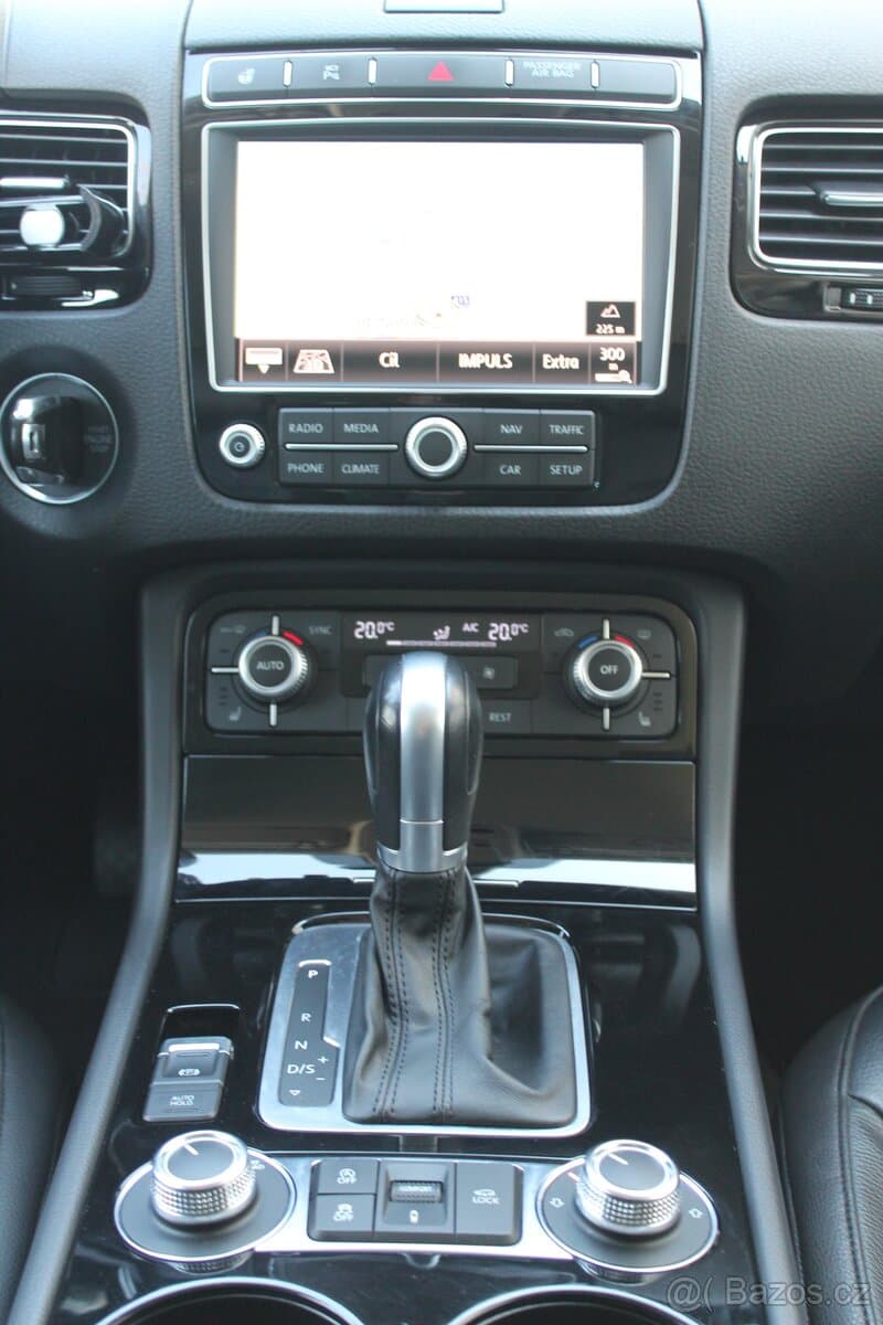 2016 Volkswagen TOUAREG - 12