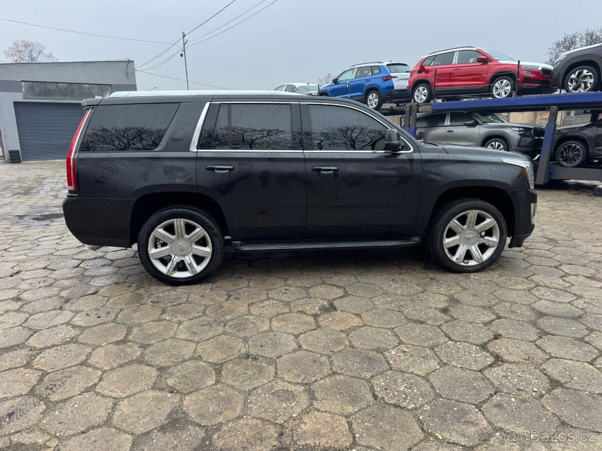 2015 Cadillac ESCALADE - 12
