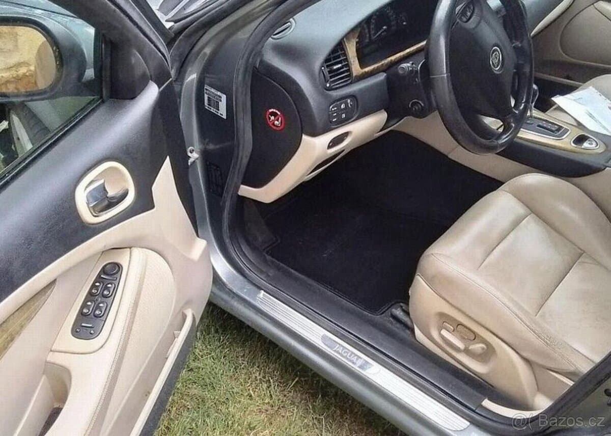 2002 Jaguar S-TYPE - 12