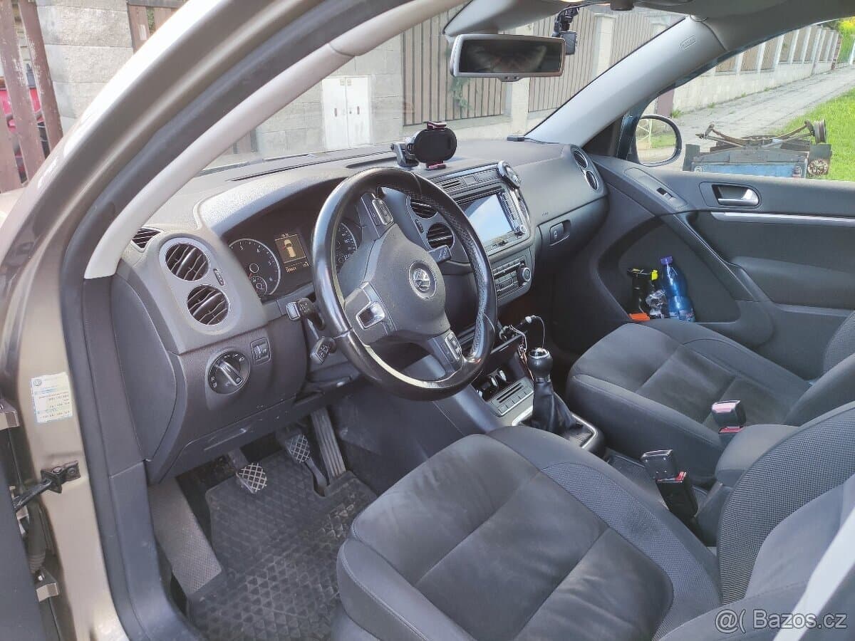 2011 Volkswagen TIGUAN - 12
