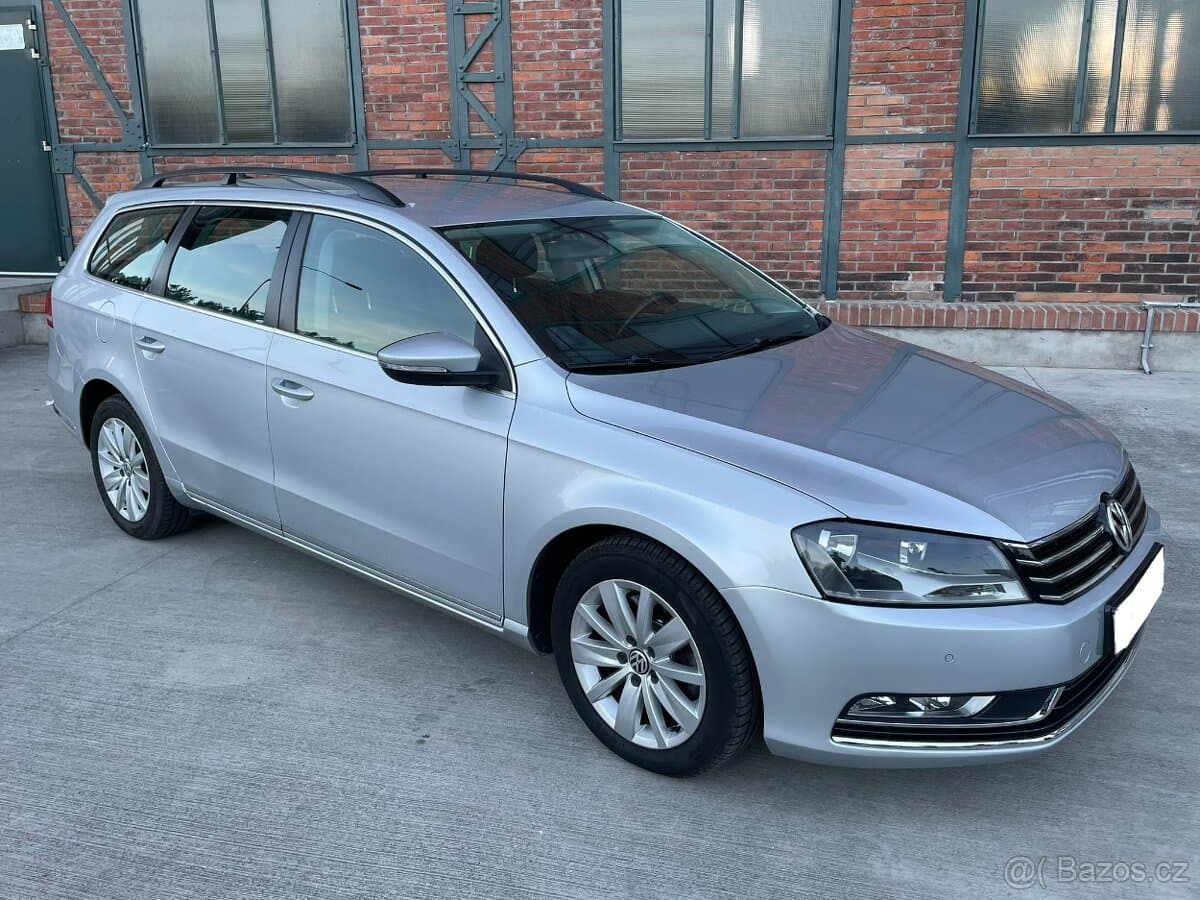 2011 Volkswagen PASSAT - 12