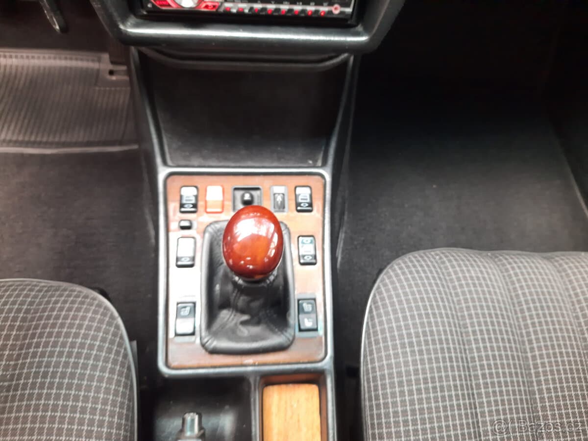 1984 Mercedes-Benz 190 - 12