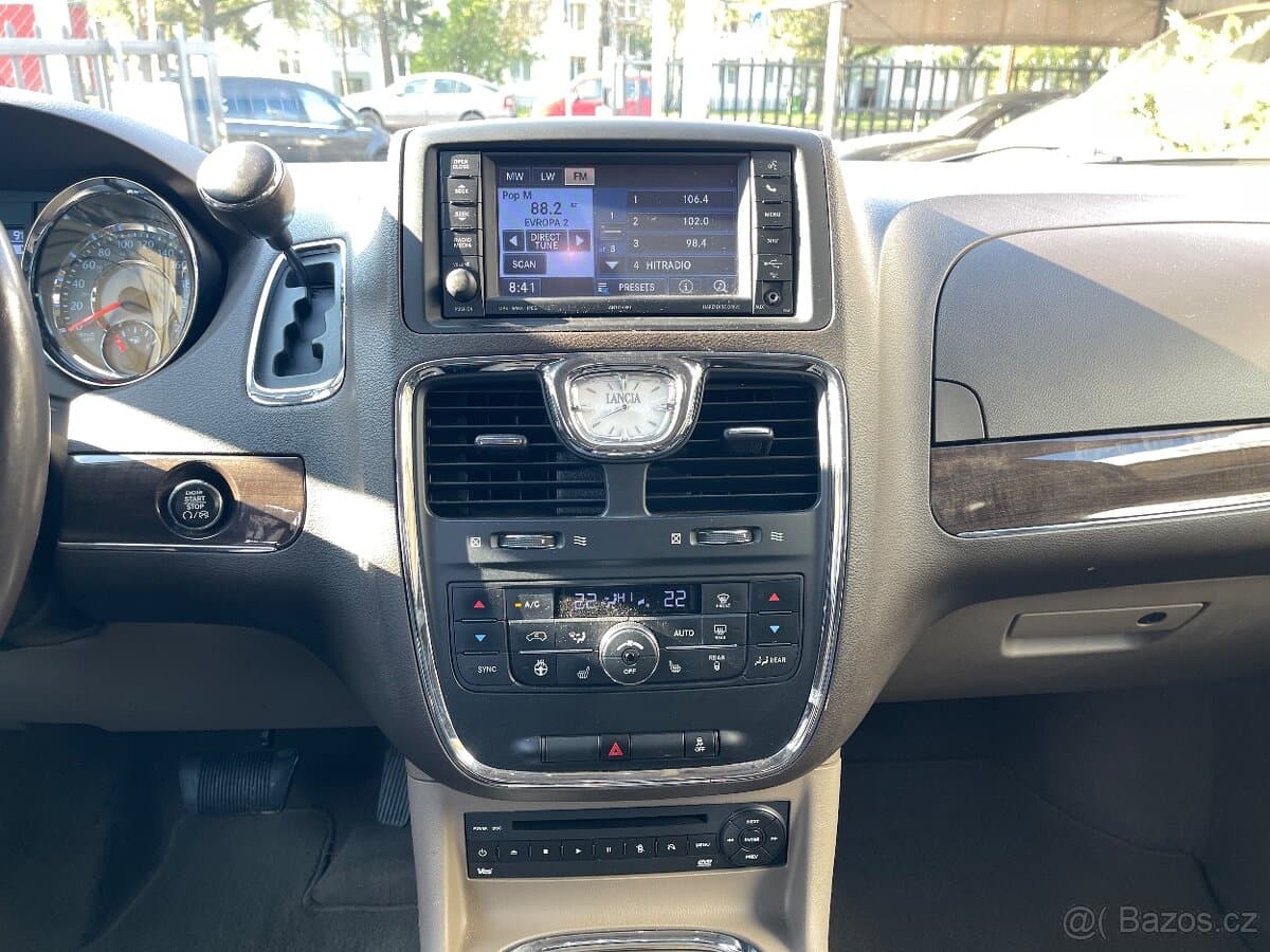 2013 Lancia VOYAGER - 12
