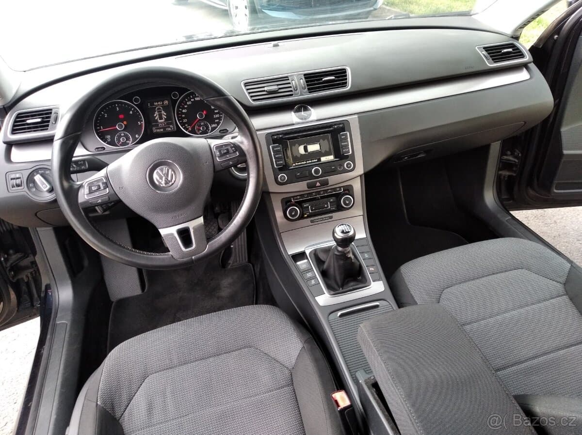 2011 Volkswagen PASSAT - 12
