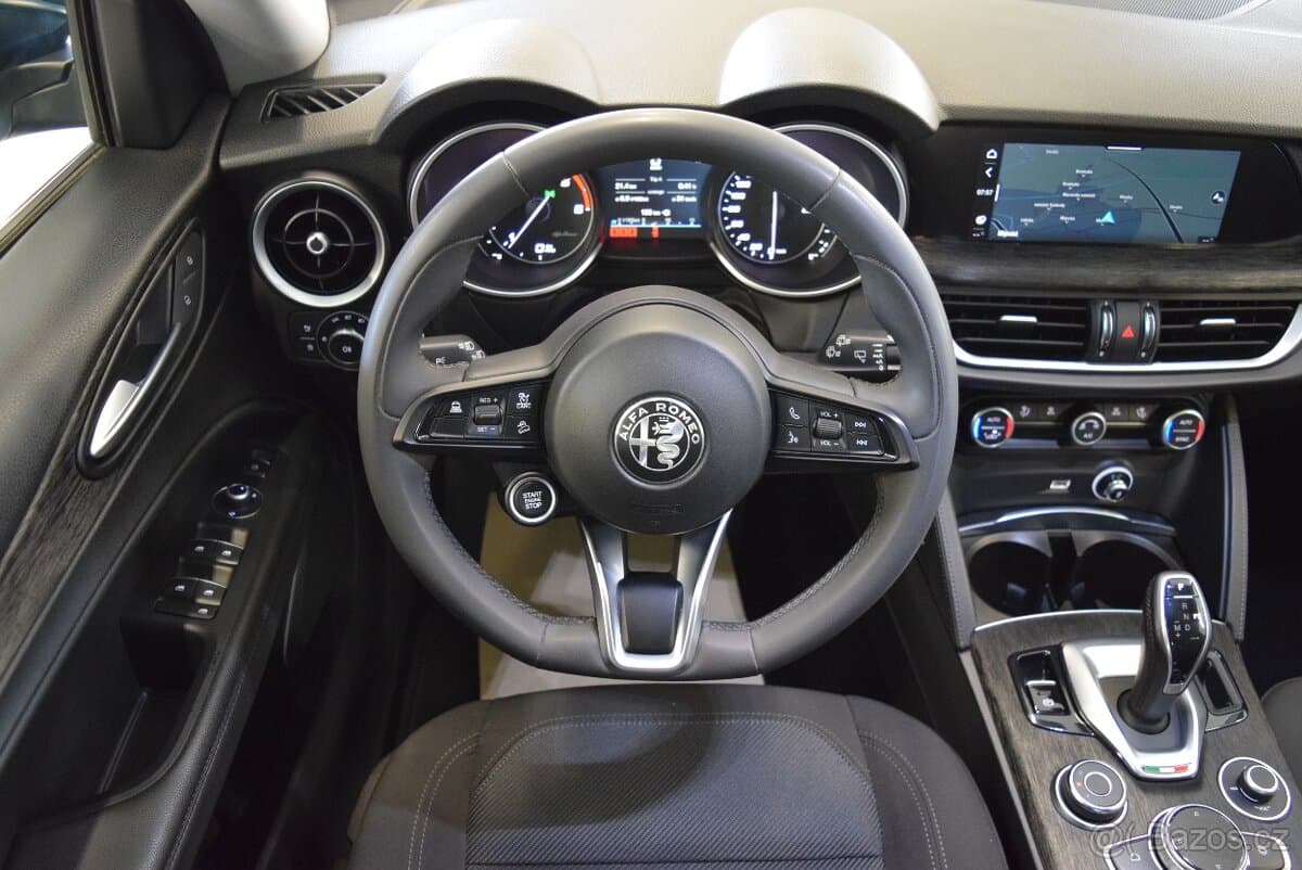2021 Alfa Romeo STELVIO - 12