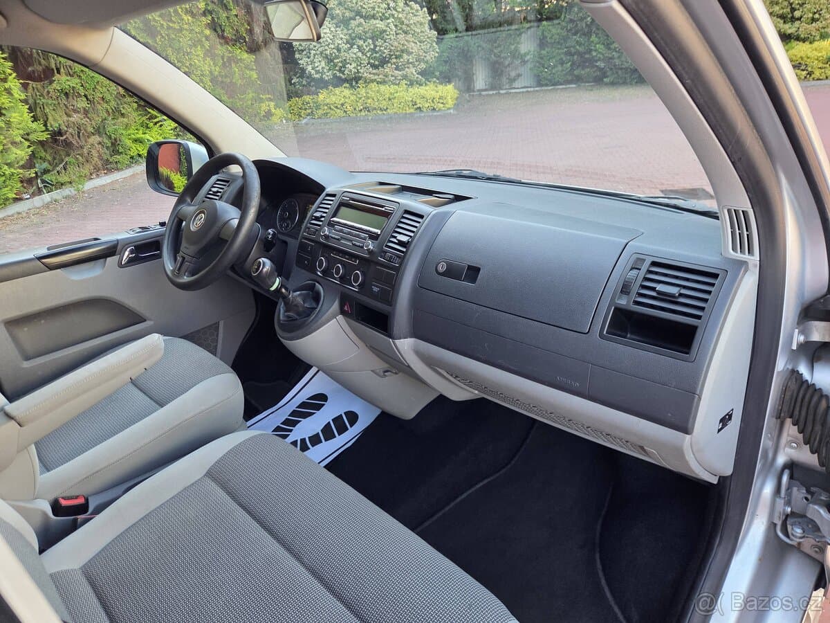 2011 Volkswagen CARAVELLE - 12