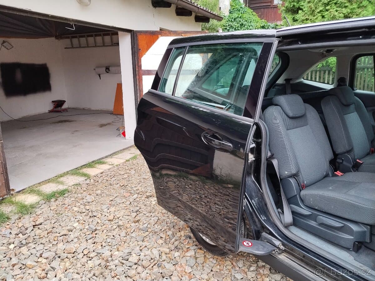 2010 Ford C-MAX - 12