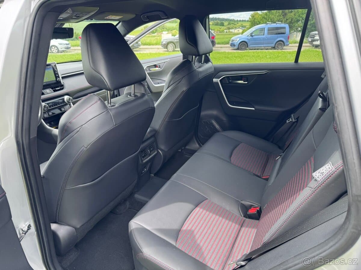 2022 Toyota RAV4 - 12