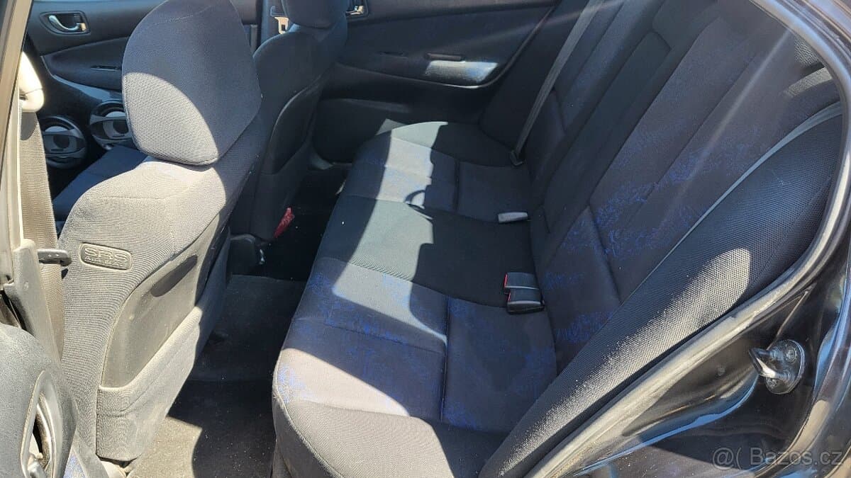 2002 Mitsubishi GALANT - 12