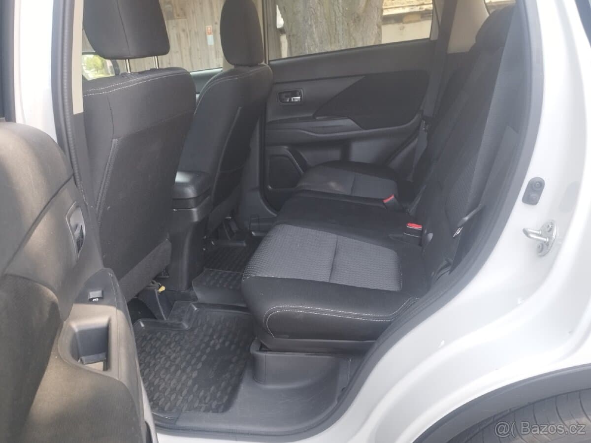 2017 Mitsubishi OUTLANDER - 12
