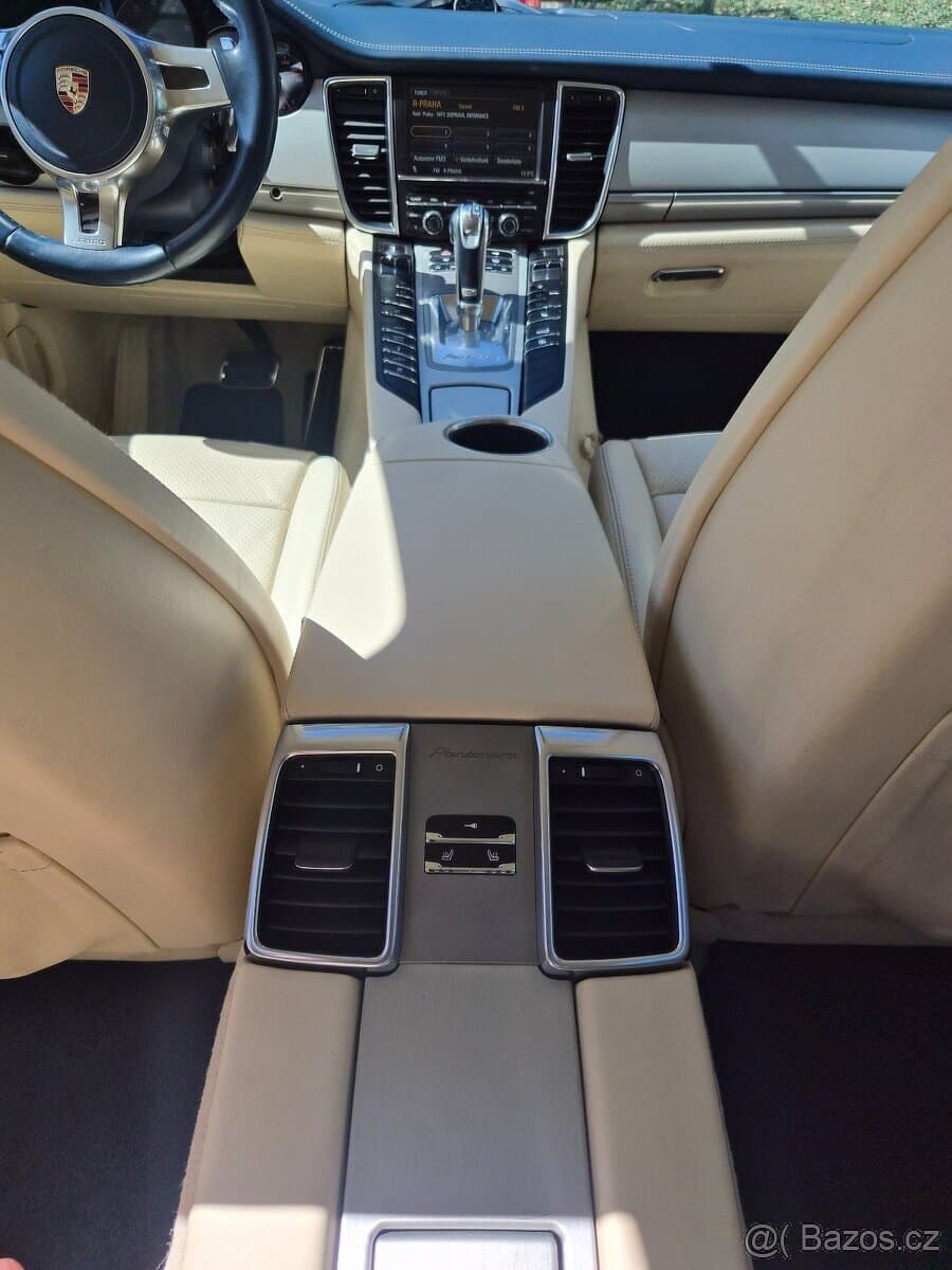 2011 Porsche PANAMERA - 12