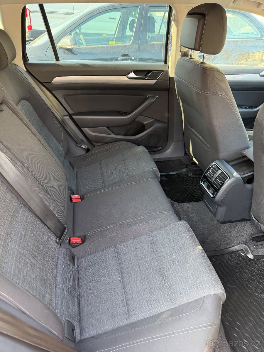 2021 Volkswagen PASSAT - 12