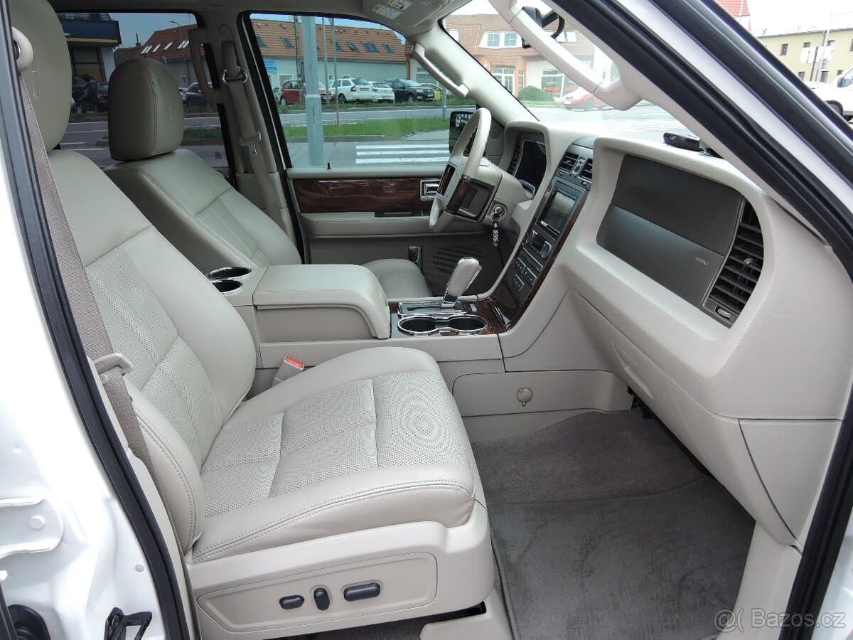 2014 Lincoln NAVIGATOR - 12