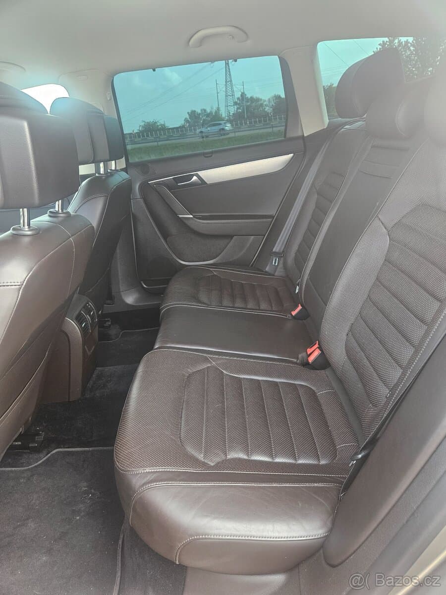 2012 Volkswagen PASSAT - 12