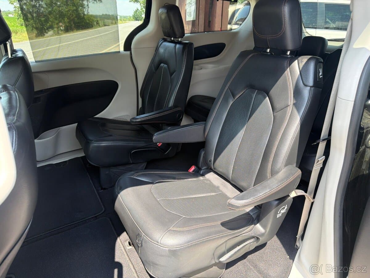 2020 Chrysler PACIFICA - 12