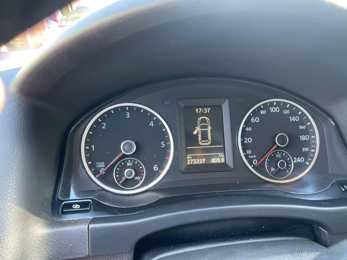 2010 Volkswagen TIGUAN - 12