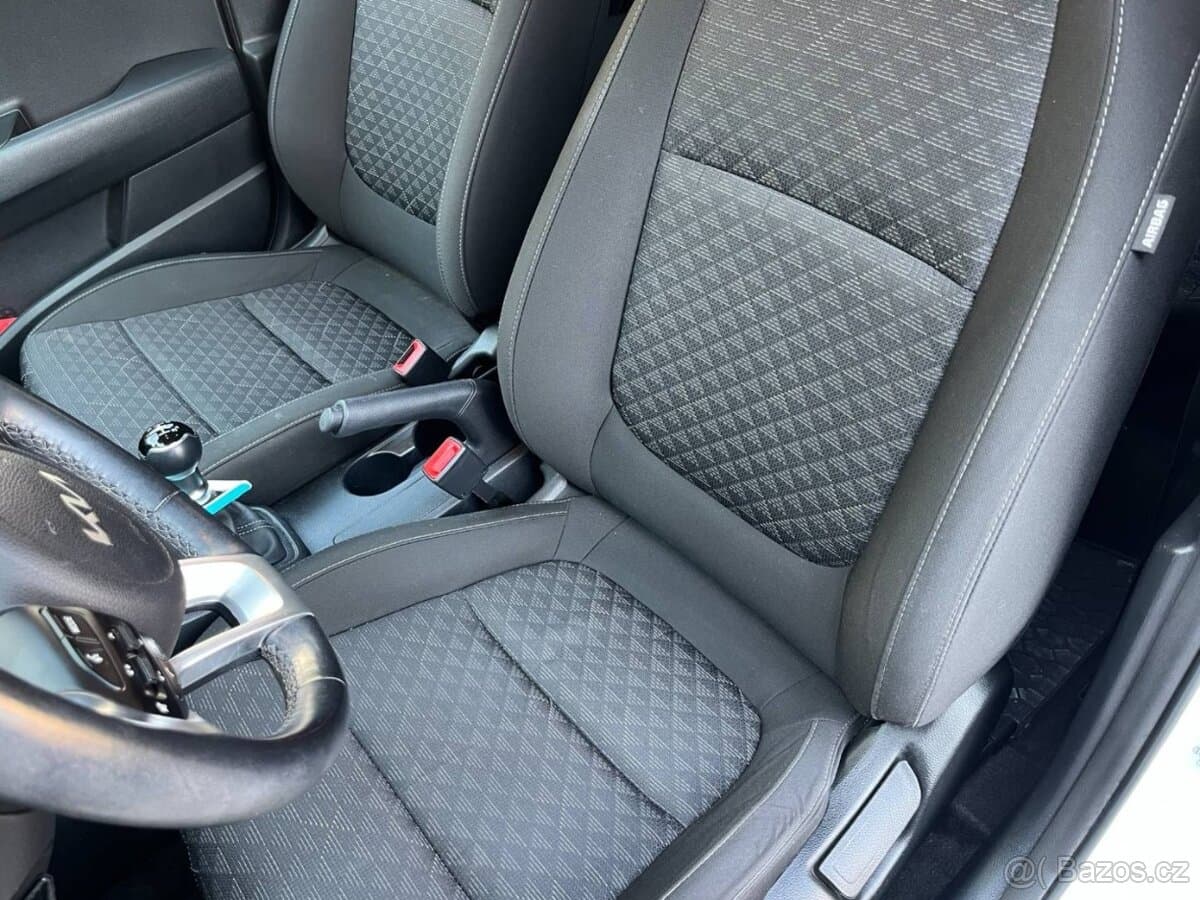2021 Kia RIO - 12