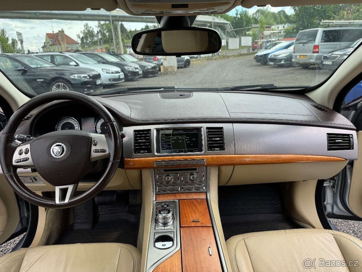 2009 Jaguar XF - 12