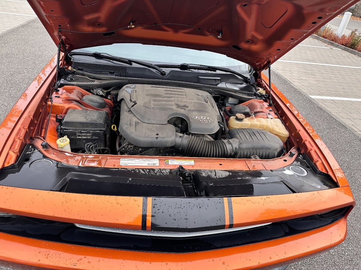 Dodge CHALLENGER - 12