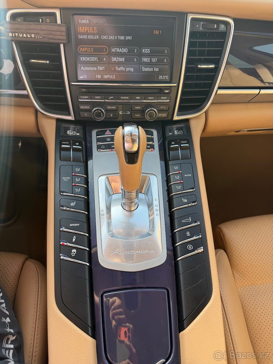 2011 Porsche PANAMERA - 12
