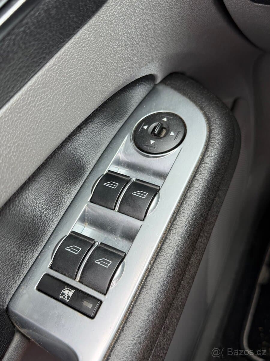 2010 Ford FOCUS - 12