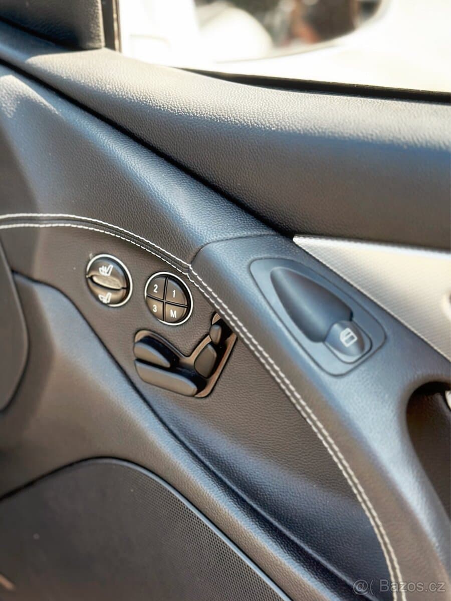 2004 Mercedes-Benz SL - 12