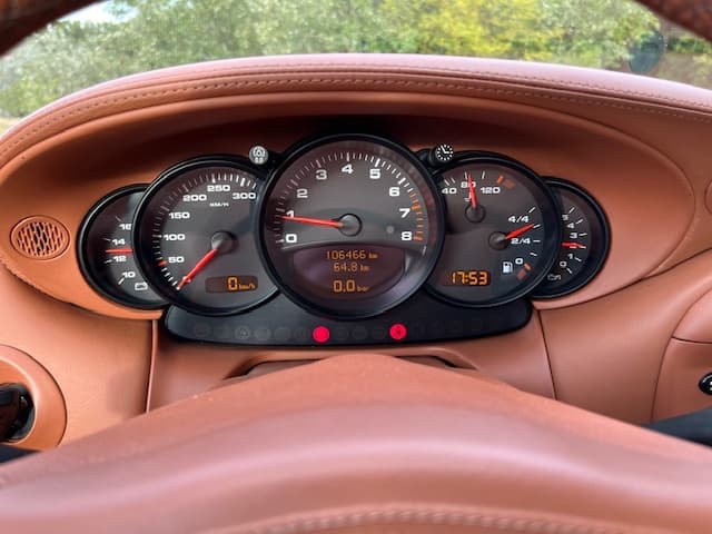 2001 Porsche 911 - 12