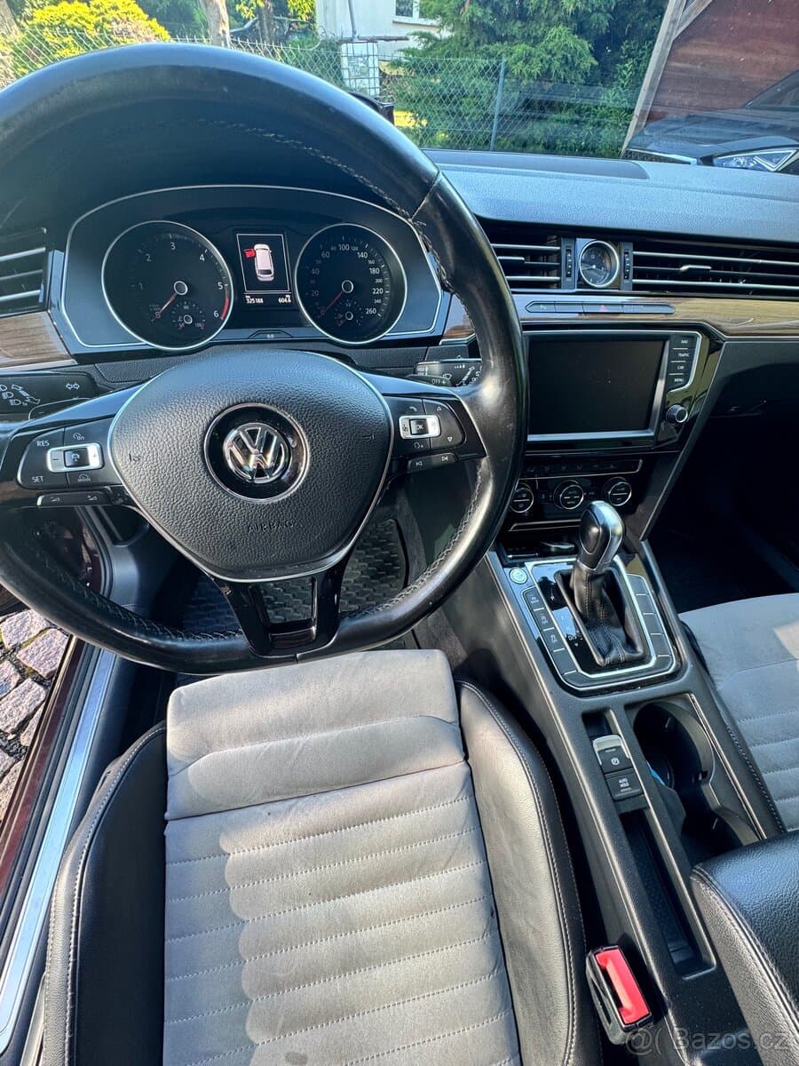 2015 Volkswagen PASSAT - 12