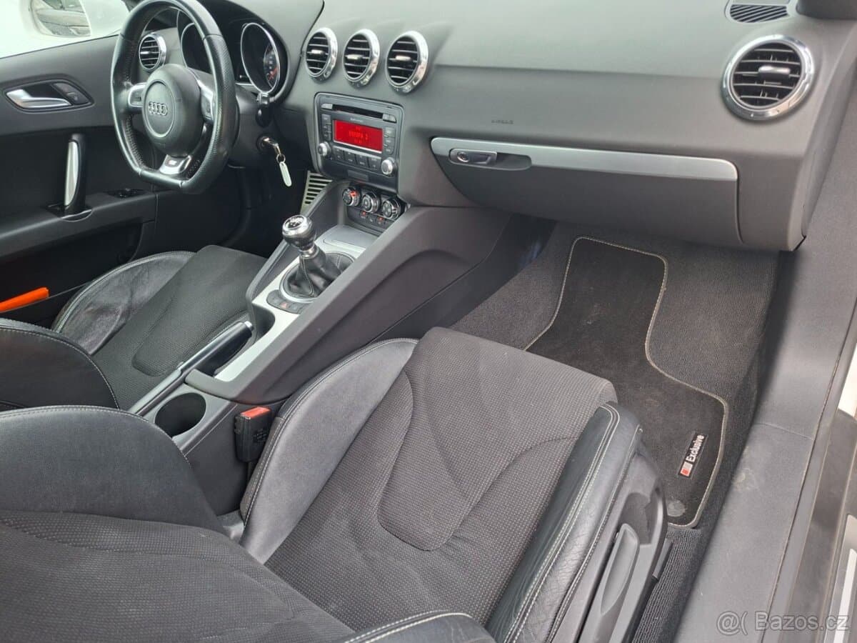 2009 Audi TT - 12